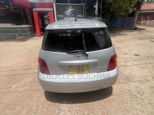 Toyota IST 2004 Silver