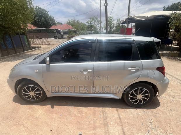 Toyota IST 2004 Silver