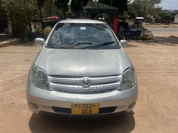 Toyota IST 2004 Silver