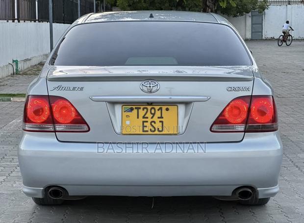 Toyota Crown 2006 Gray