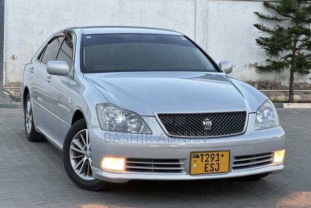 Toyota Crown 2006 Gray