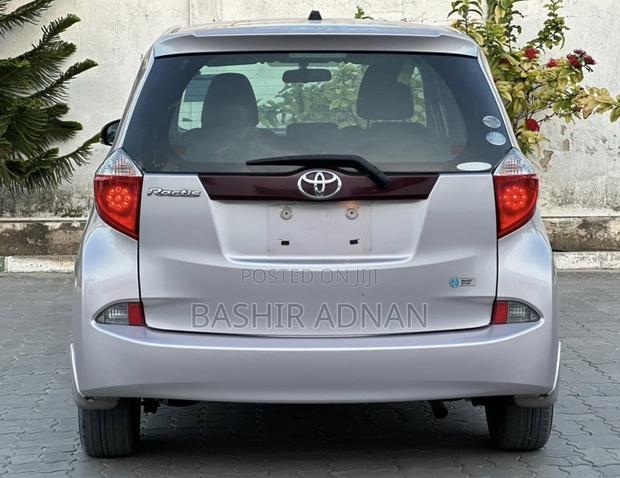 Toyota Ractis 1.5 FWD 2012 Gold