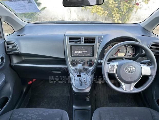 Toyota Ractis 1.5 FWD 2012 Gold