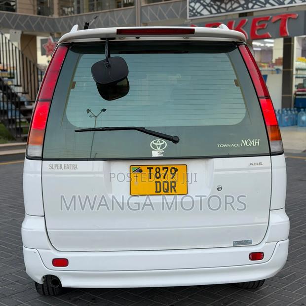 Toyota TownAce Noah 2001 White
