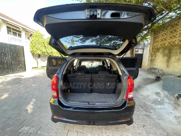 Toyota Wish 2004