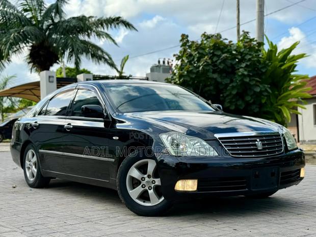 Toyota Crown 2004 Black