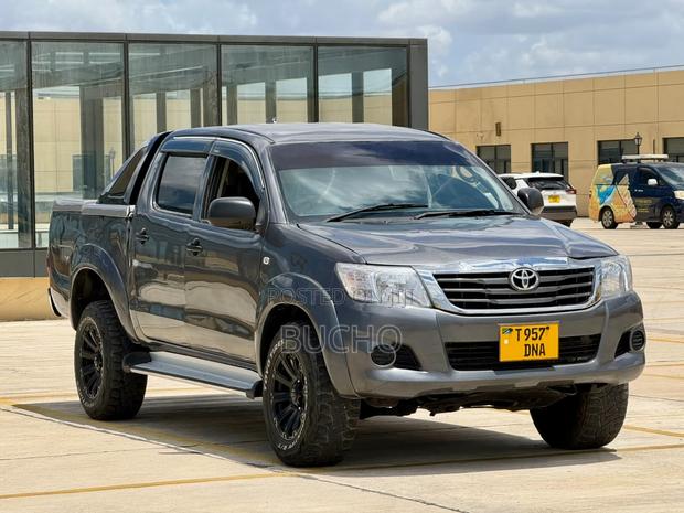 Toyota Hilux 2003 Gray