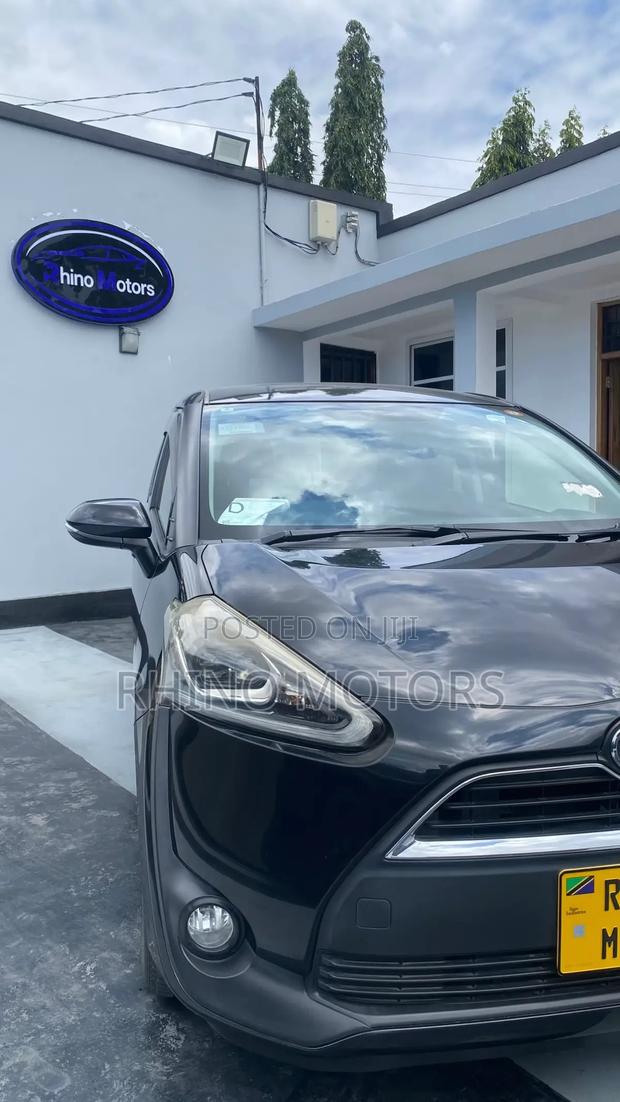 Toyota Sienta 1.5 FWD 2016 Black