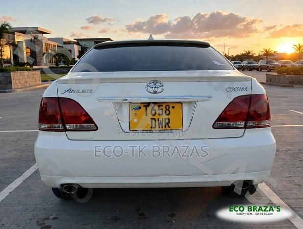 Toyota Crown 2004 White