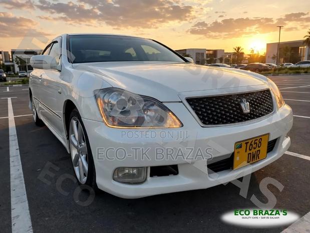 Toyota Crown 2004 White
