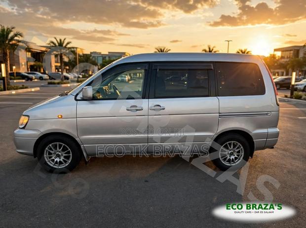 Toyota Noah 2.0 FWD (8 Seater) 2002 Silver
