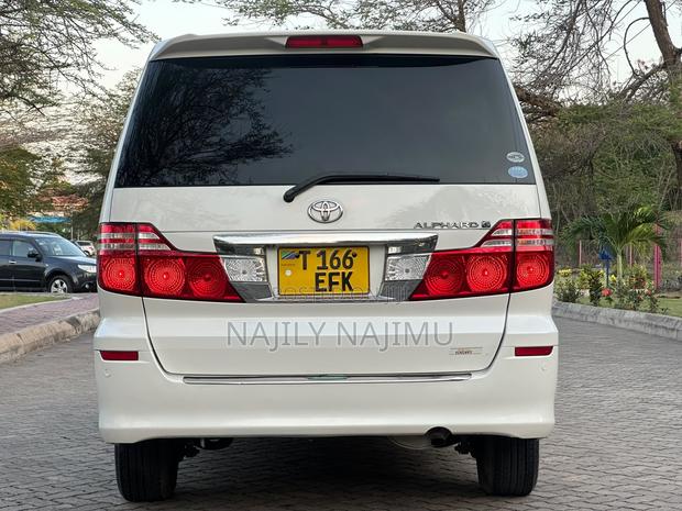 Toyota Alphard 2.4 Petrol FWD 2007 White