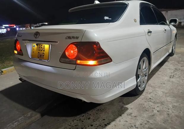 Toyota Crown 2006 White