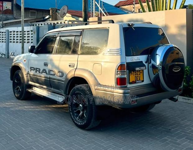 Toyota Land Cruiser Prado 2002 White