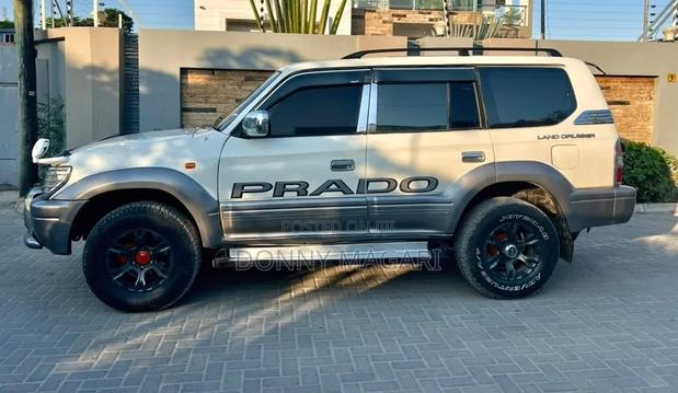 Toyota Land Cruiser Prado 2002 White