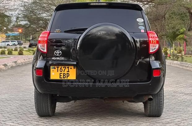 Toyota RAV4 2010 Black