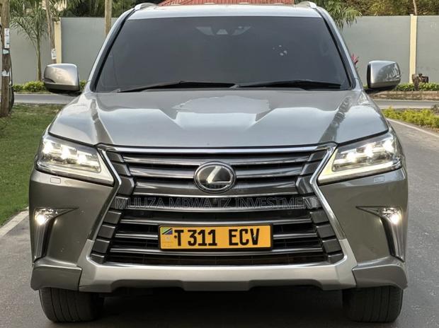 Lexus LX 500d 2022 Gray