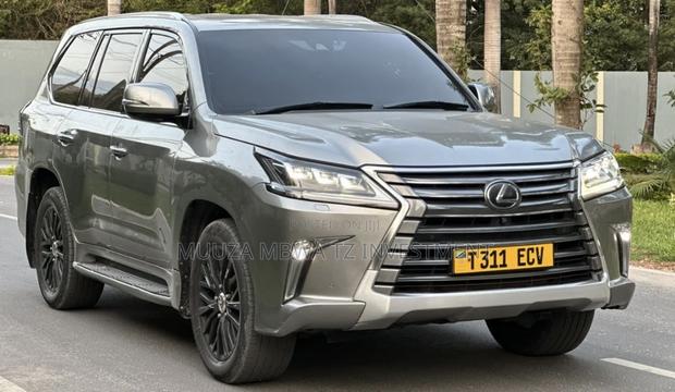 Lexus LX 500d 2022 Gray