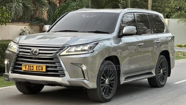 Lexus LX 500d 2022 Gray