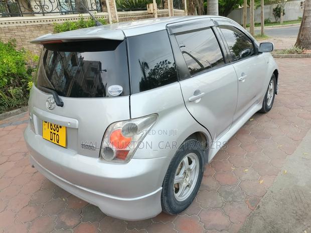 Toyota IST 2004 Silver