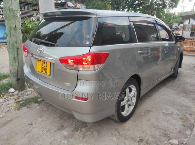 Toyota Wish 2012 Gray