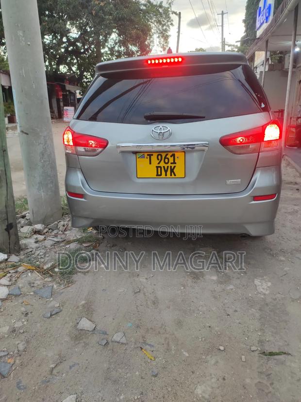 Toyota Wish 2012 Gray