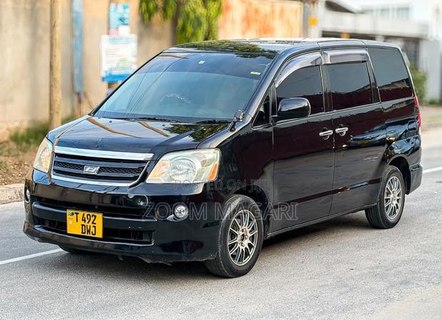 Toyota Noah 2009 Black