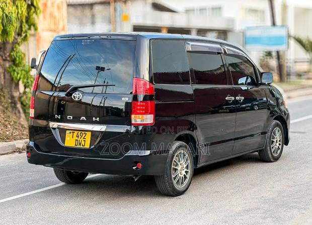 Toyota Noah 2009 Black