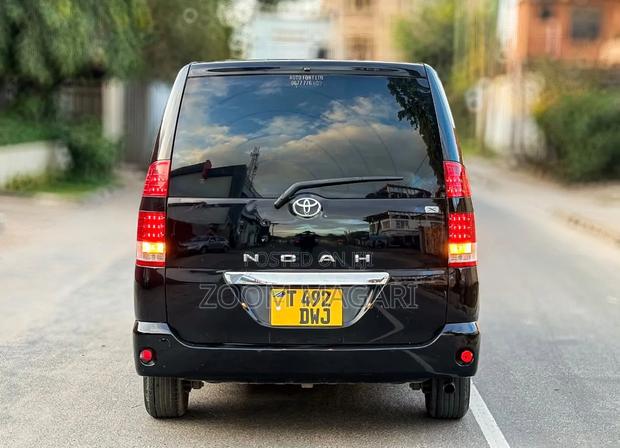 Toyota Noah 2009 Black
