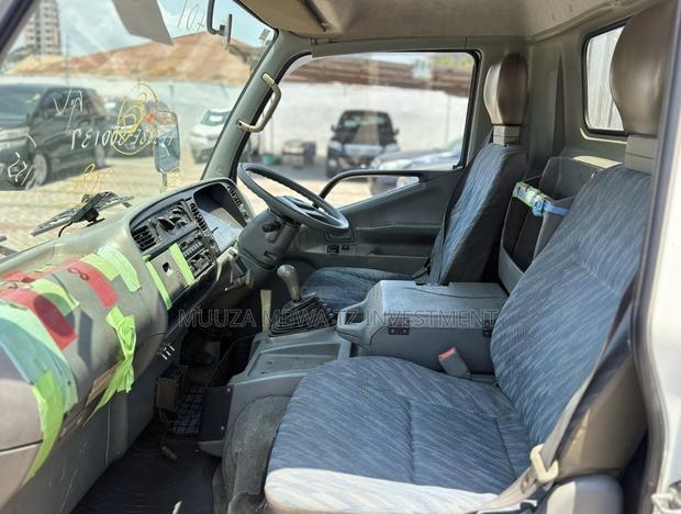 Mitsubishi Canter 2002 White