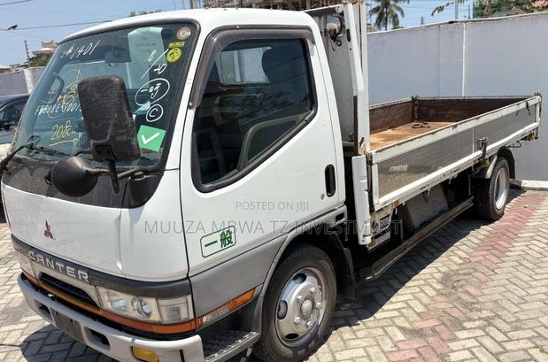 Mitsubishi Canter 2002 White