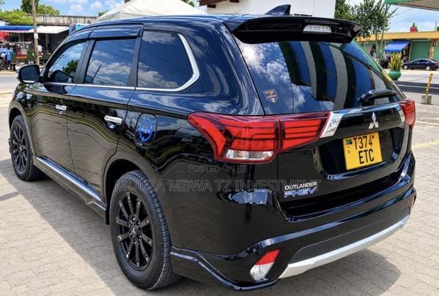 Mitsubishi Outlander 2.0 PHEV AWD 2016 Black