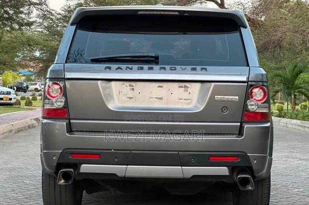 Land Rover Range Rover Sport 2010 Gray