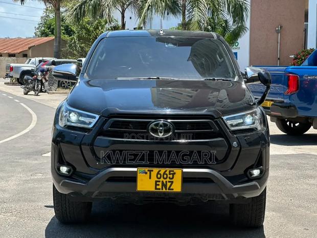 Toyota Hilux 2022 Black