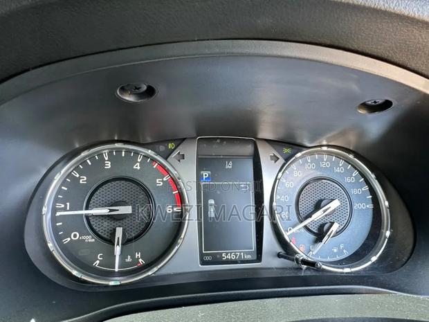 Toyota Hilux 2022 Black