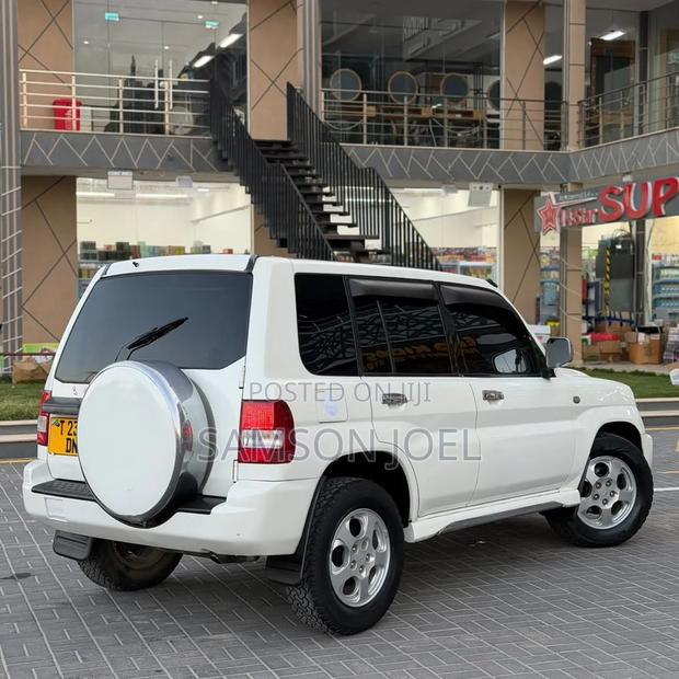 Mitsubishi Pajero 2005 White