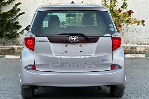Toyota Ractis 2012 Silver