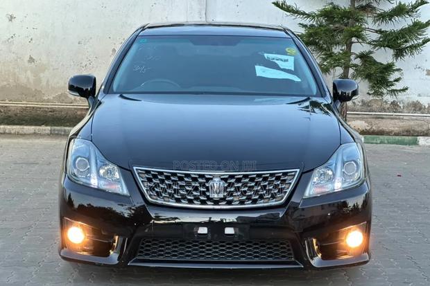 Toyota Crown 2012 Black