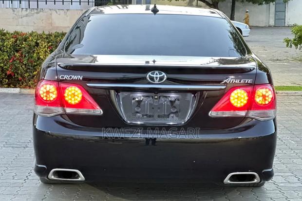 Toyota Crown 2012 Black