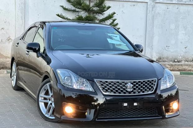 Toyota Crown 2012 Black