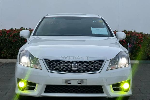 Toyota Crown 2011 White