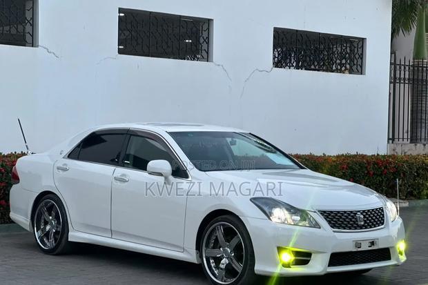 Toyota Crown 2011 White
