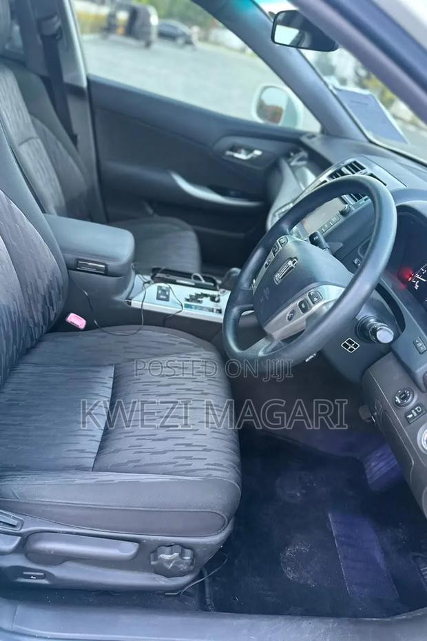 Toyota Crown 2011 White