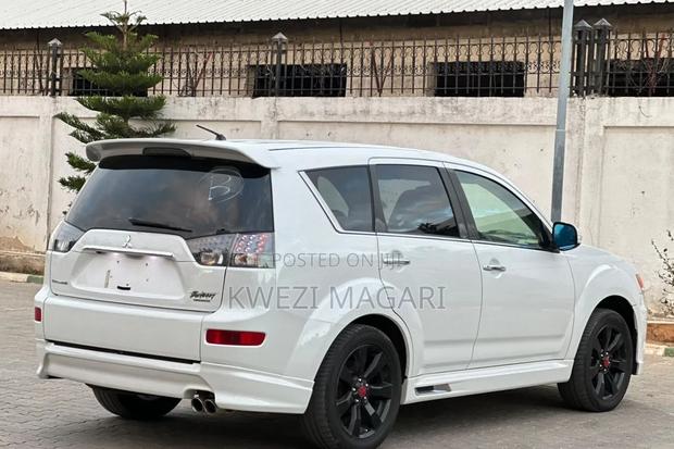 Mitsubishi Outlander 2009 White