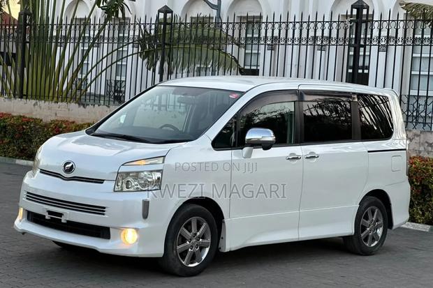 Toyota Noah 2009 White