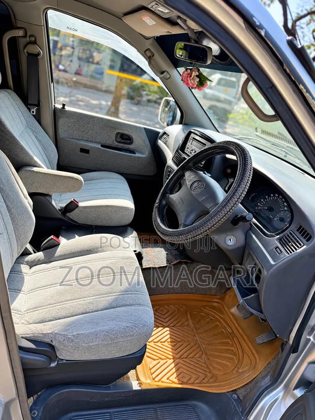 Toyota Noah 2002 Silver