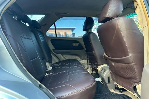 Toyota Harrier 2000 Silver