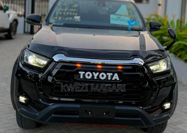 Toyota Hilux 2022 Black