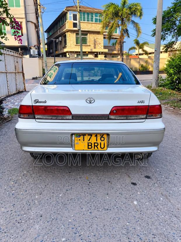 Toyota Mark II 1995 White