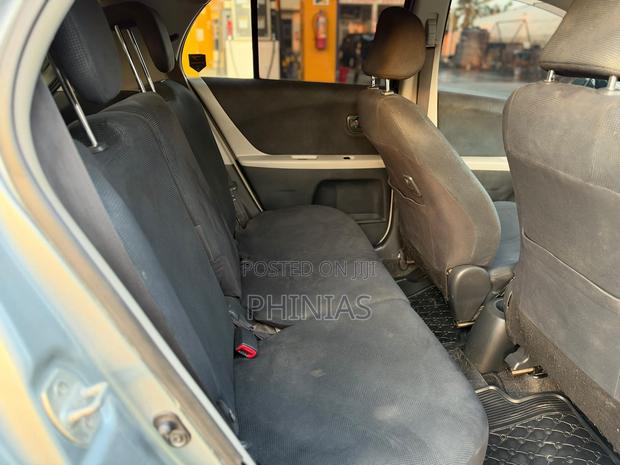 Toyota Vitz 2010 Silver
